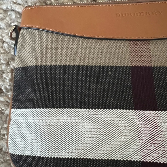 Burberry Crossbody/Wristlet with Straps! - Picture 6 of 14
